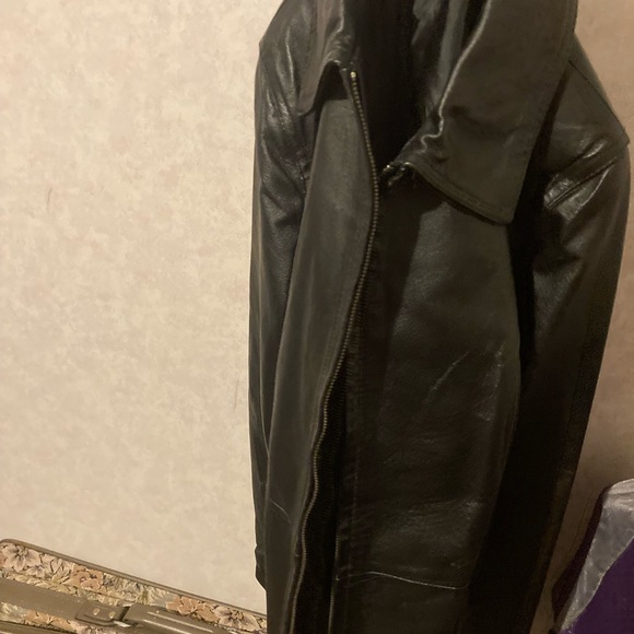 Leather jacket - Picture 3 of 3